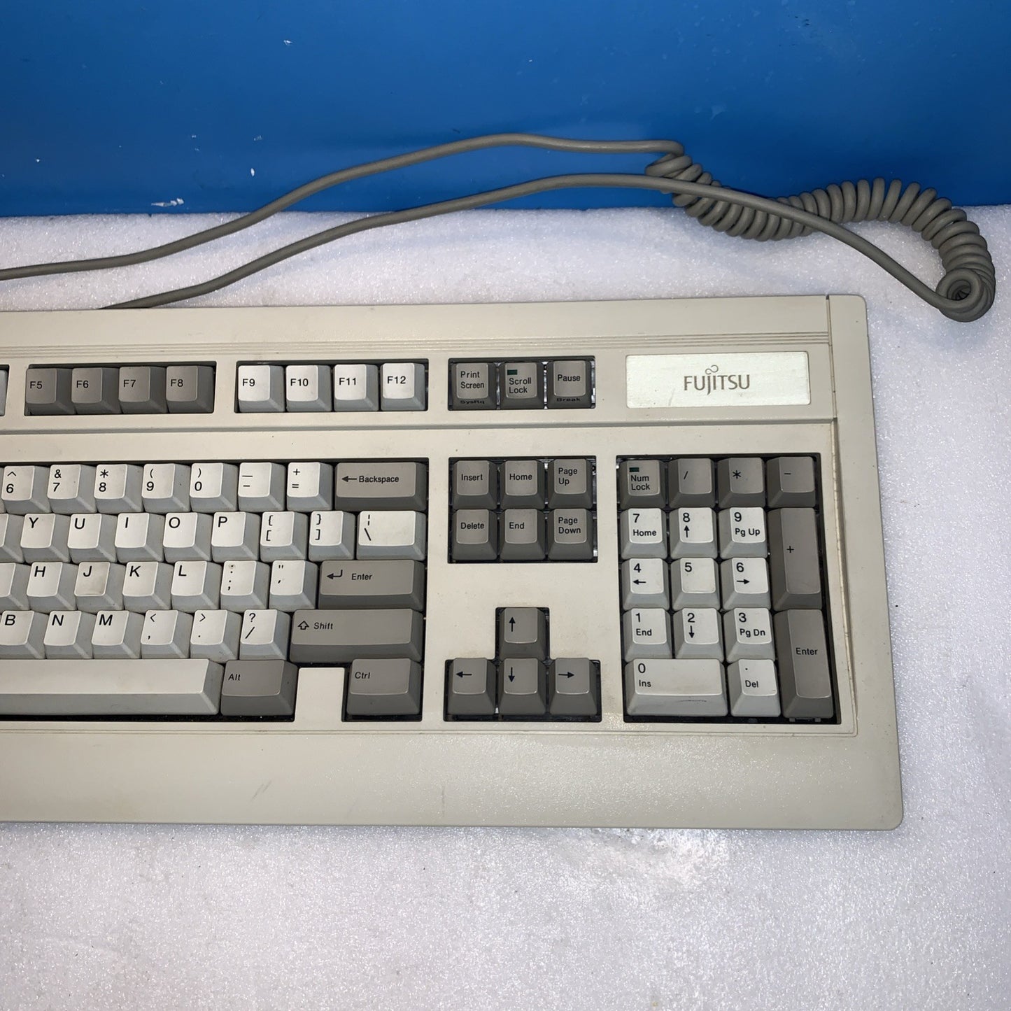 FUJITSU 5-pin KEYBOARD MODEL FKB4700 SERIES P/N: N860-4720-T601 Fully Tested