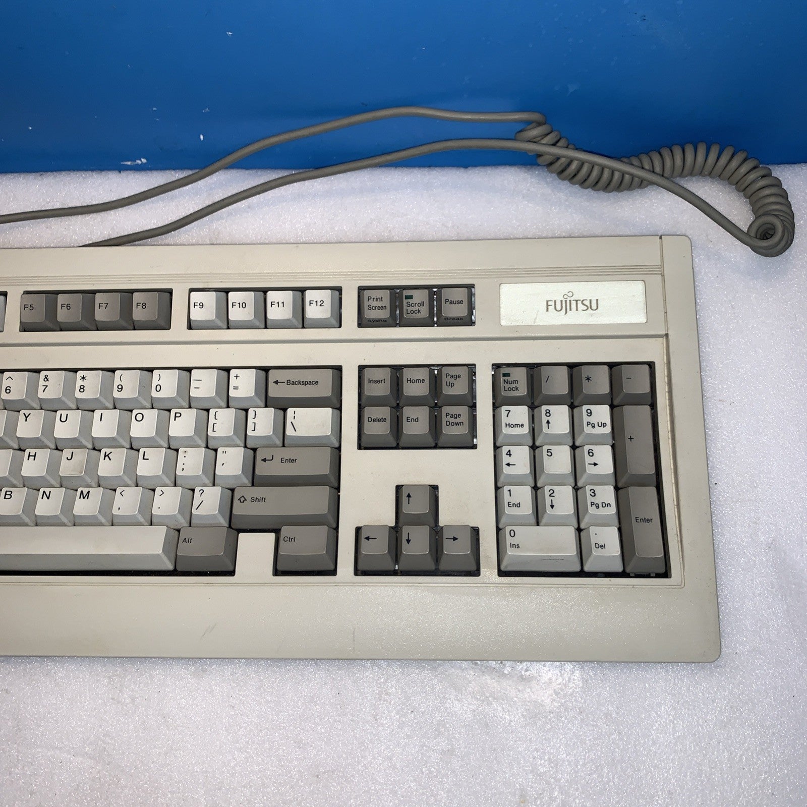 FUJITSU 5-pin KEYBOARD MODEL FKB4700 SERIES P/N: N860-4720-T601 Fully Tested