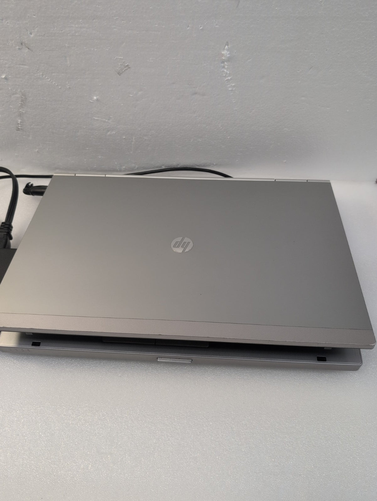 🎸 Hp Elitebook 8460p 14" Laptop i5-2540M CPU /4GB Ram/250GB HDD/WIN XP 