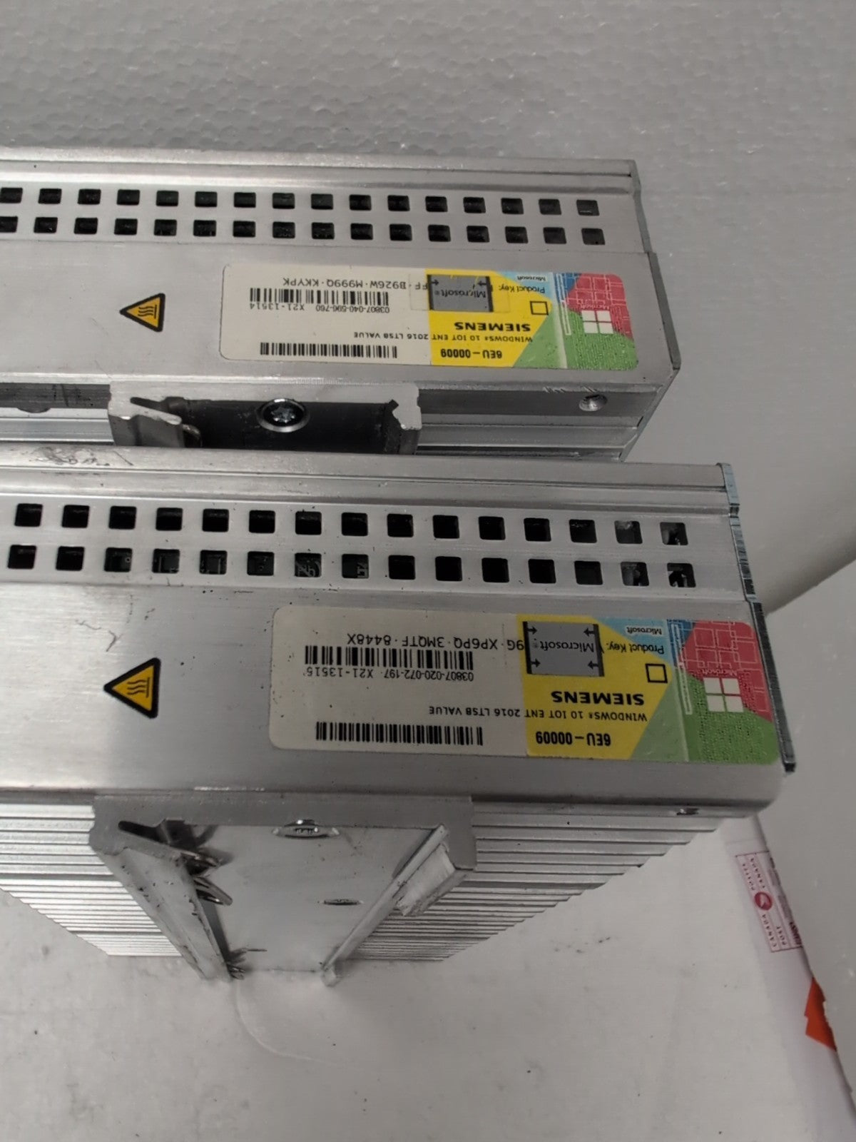 (1x) SIEMENS SIMATIC IPC427E MICROBOX PC 6AG4141 i3-6102E/4GB/240GB SSD (Read) -