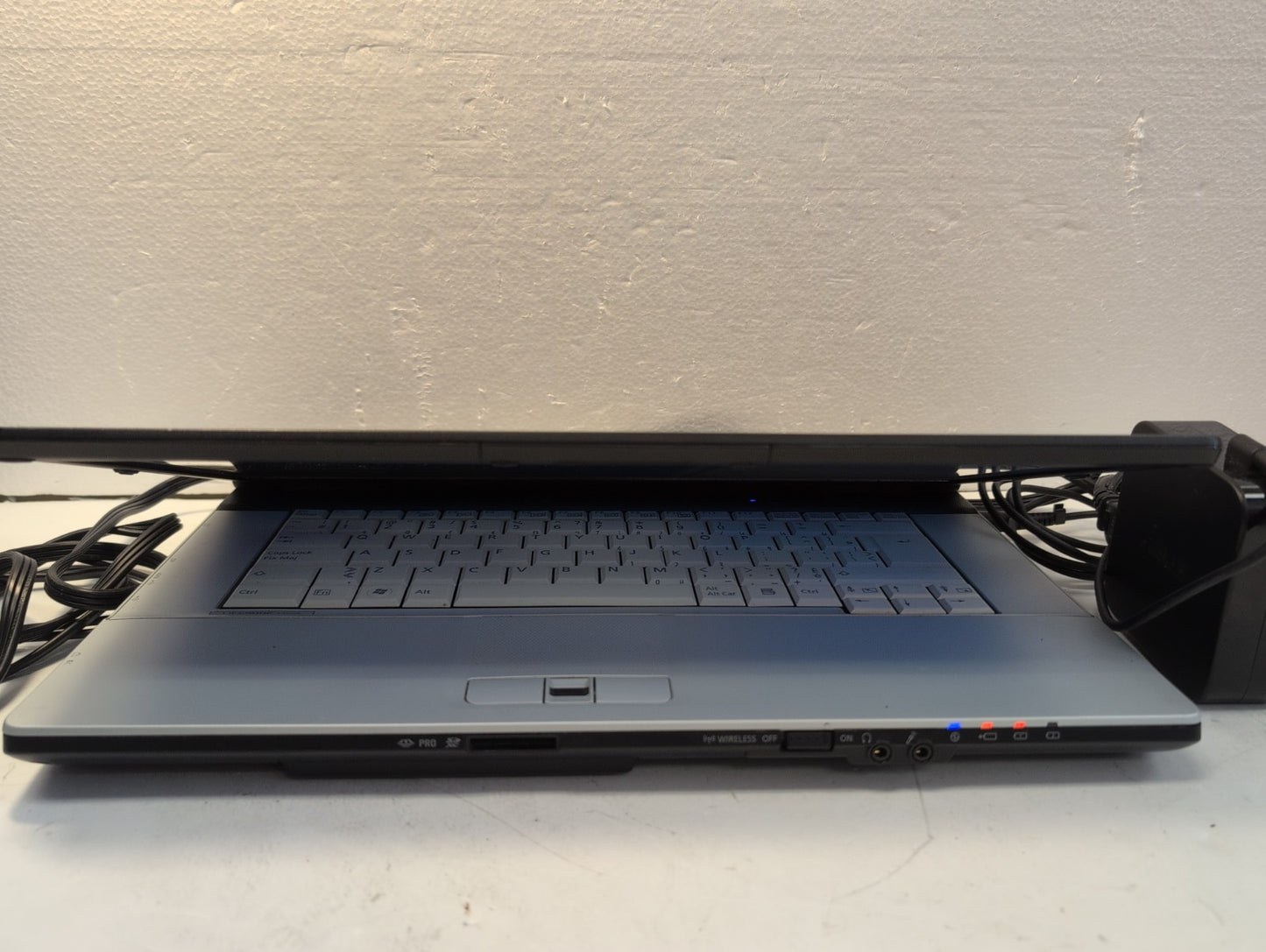 🔥 Fujitsu Lifebook E571 15.6" LAPTOP  i5-2520M /4GB /250GB HDD /Win XP (READ) -