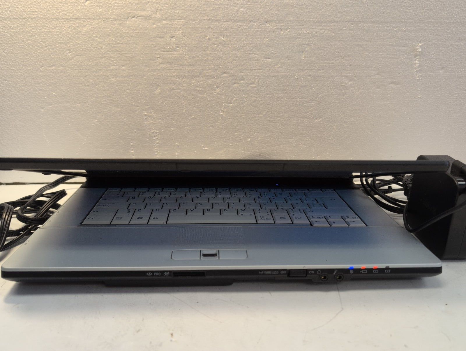 🔥 Fujitsu Lifebook E571 15.6" LAPTOP  i5-2520M /4GB /250GB HDD /Win XP (READ) -