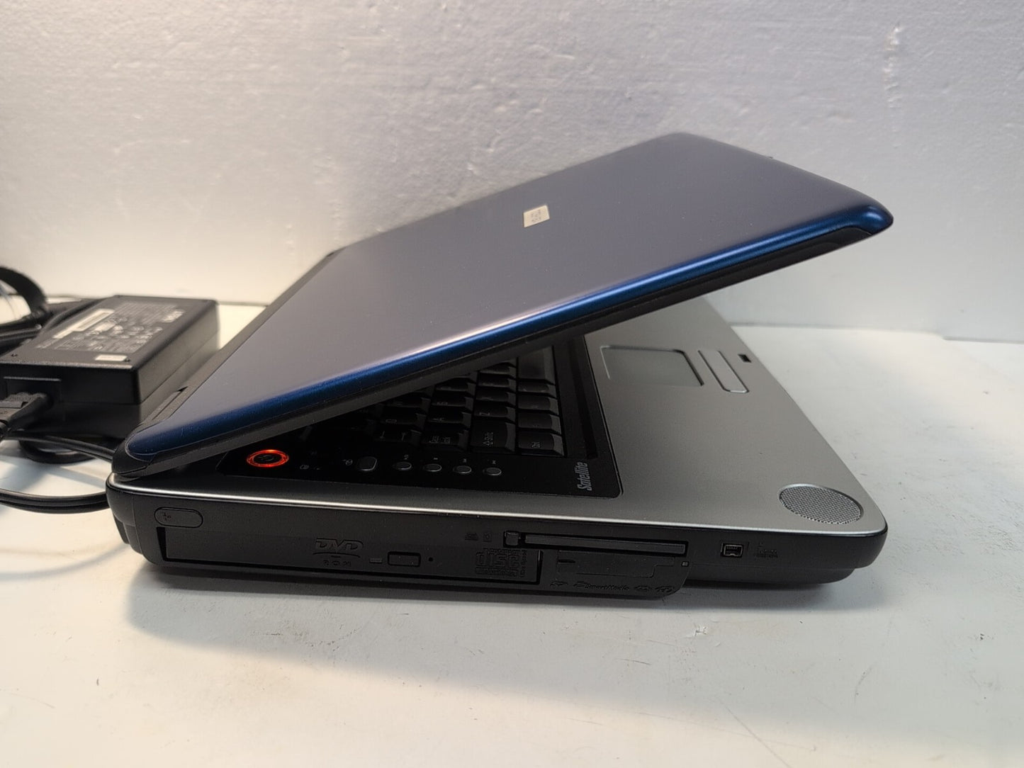 🔥 NICE TOSHIBA SATELLITE A70 15" Laptop Pentium 4 3.06GHz/512MB/40GB HD/winXP -