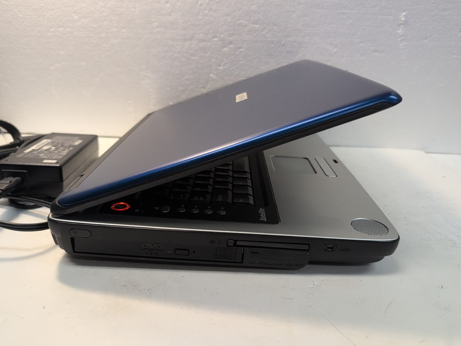 🔥 NICE TOSHIBA SATELLITE A70 15" Laptop Pentium 4 3.06GHz/512MB/40GB HD/winXP -