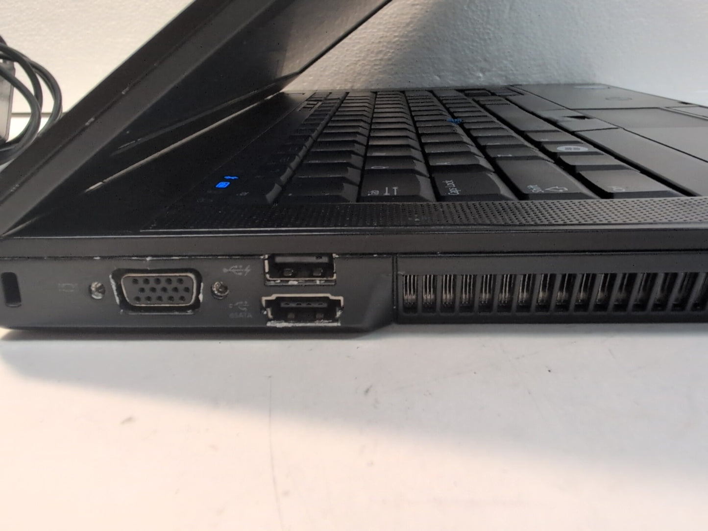  Dell Latitude E6400 14" Laptop C2D P8400/4GB/320GB HDD/WIN XP/Working Battery -
