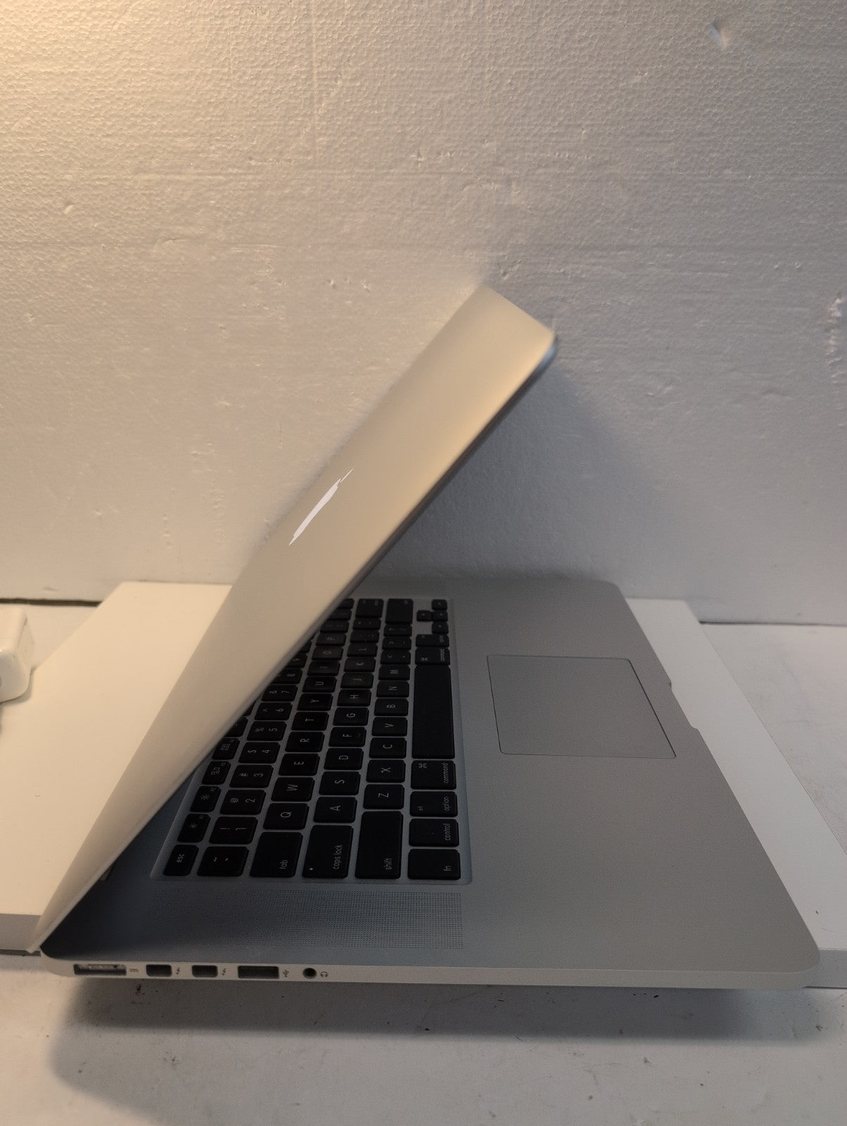 🔥(NICE) Apple MacBook Pro 2015 15" Retina/ i7-2.2GHz/16GB RAM/256GB SSD/12. 7 -