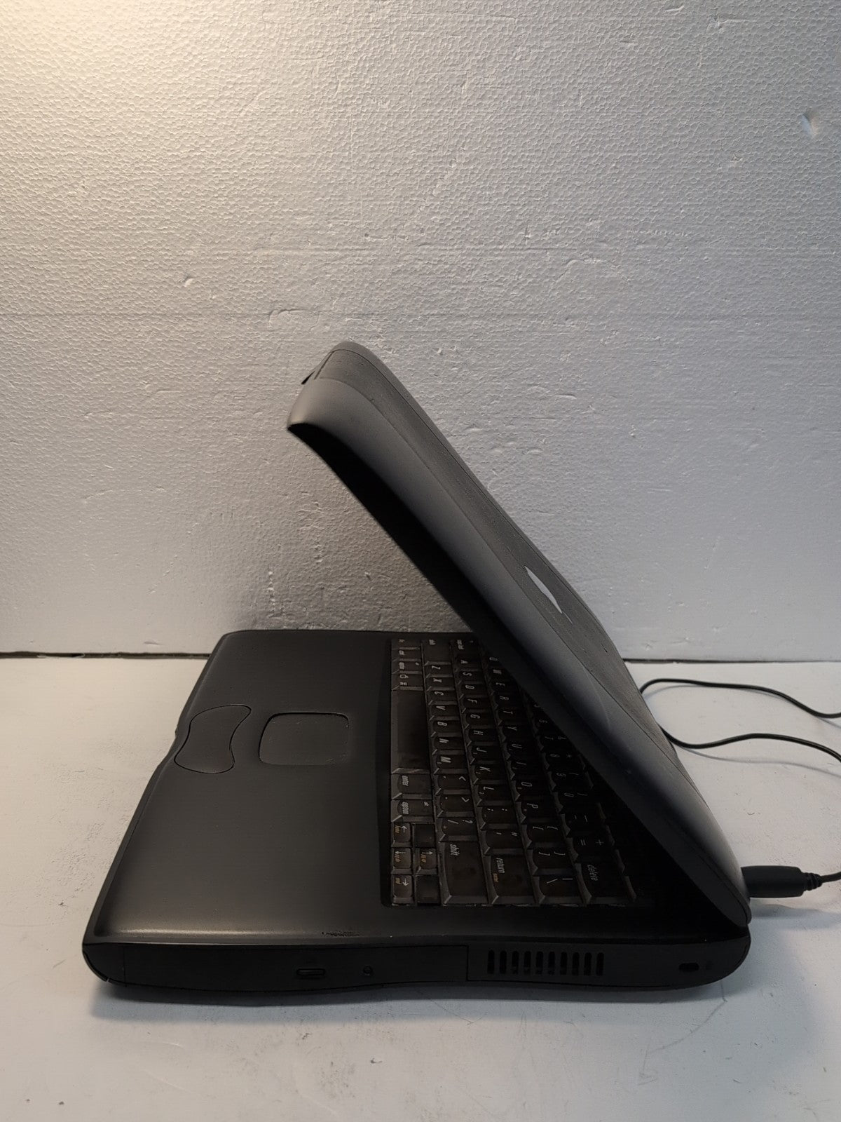 🔥 Apple Macintosh PowerBook G3 Laptop With AC Adapter  (NO OS,  READ) -