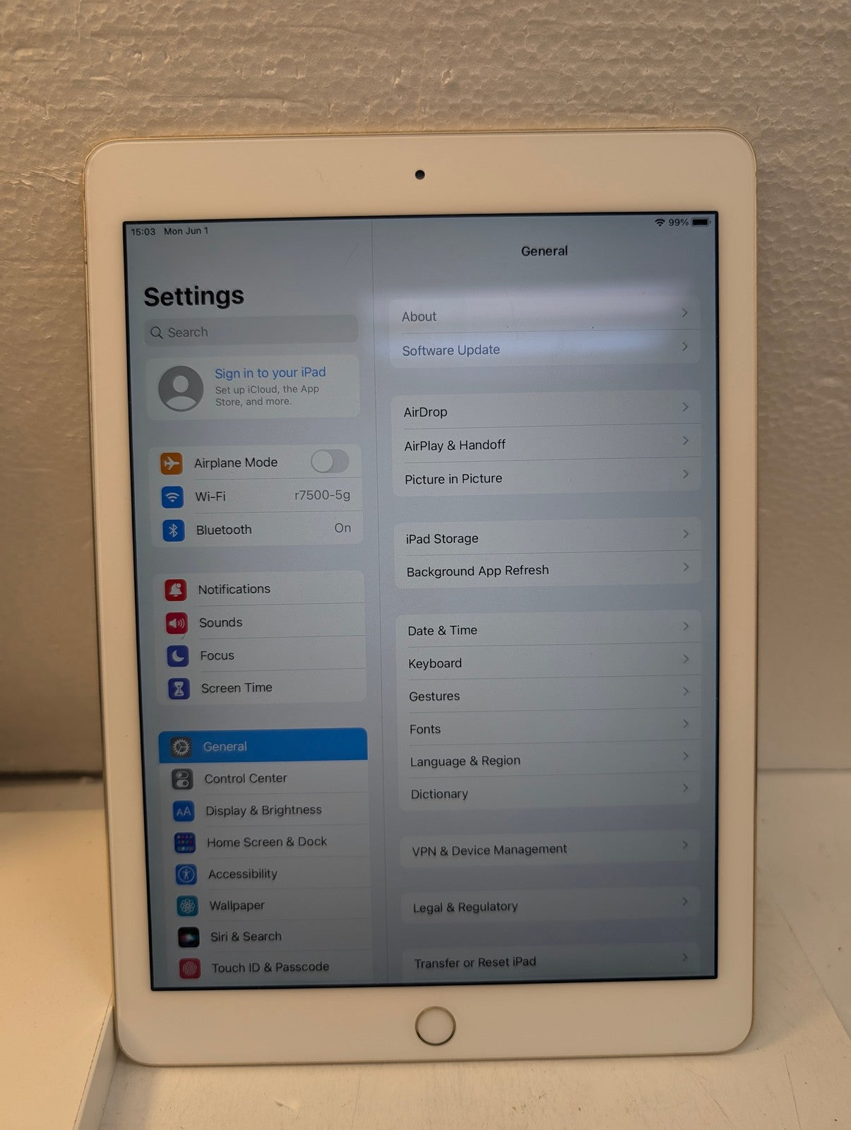 Apple iPad Air 2 A1566 64GB Wi-Fi Gold 9.7-inch Tablet - Used -