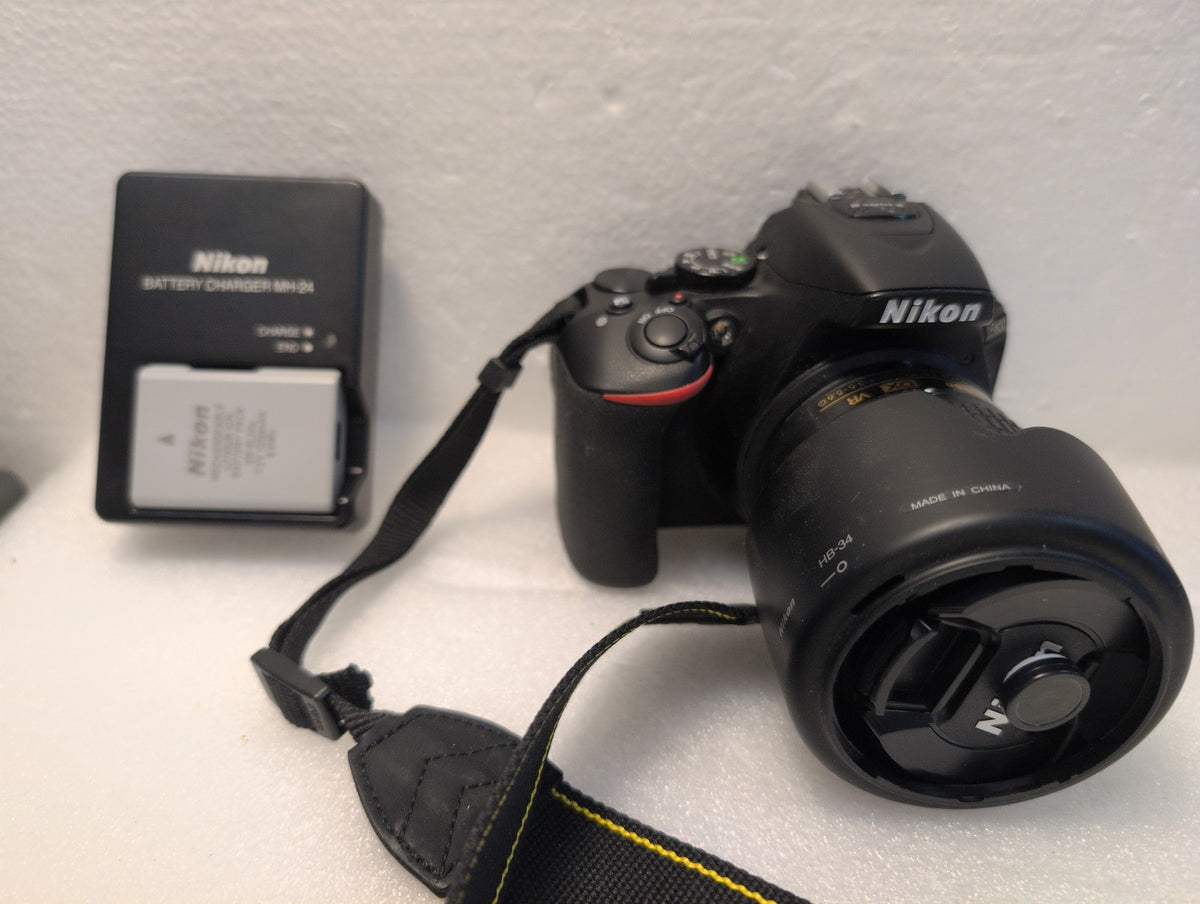 🎸 Nikon D5600 24.2MP DSLR Camera with AF-P 18-55mm f/3.5-5.6G VR Lens 64GB Card