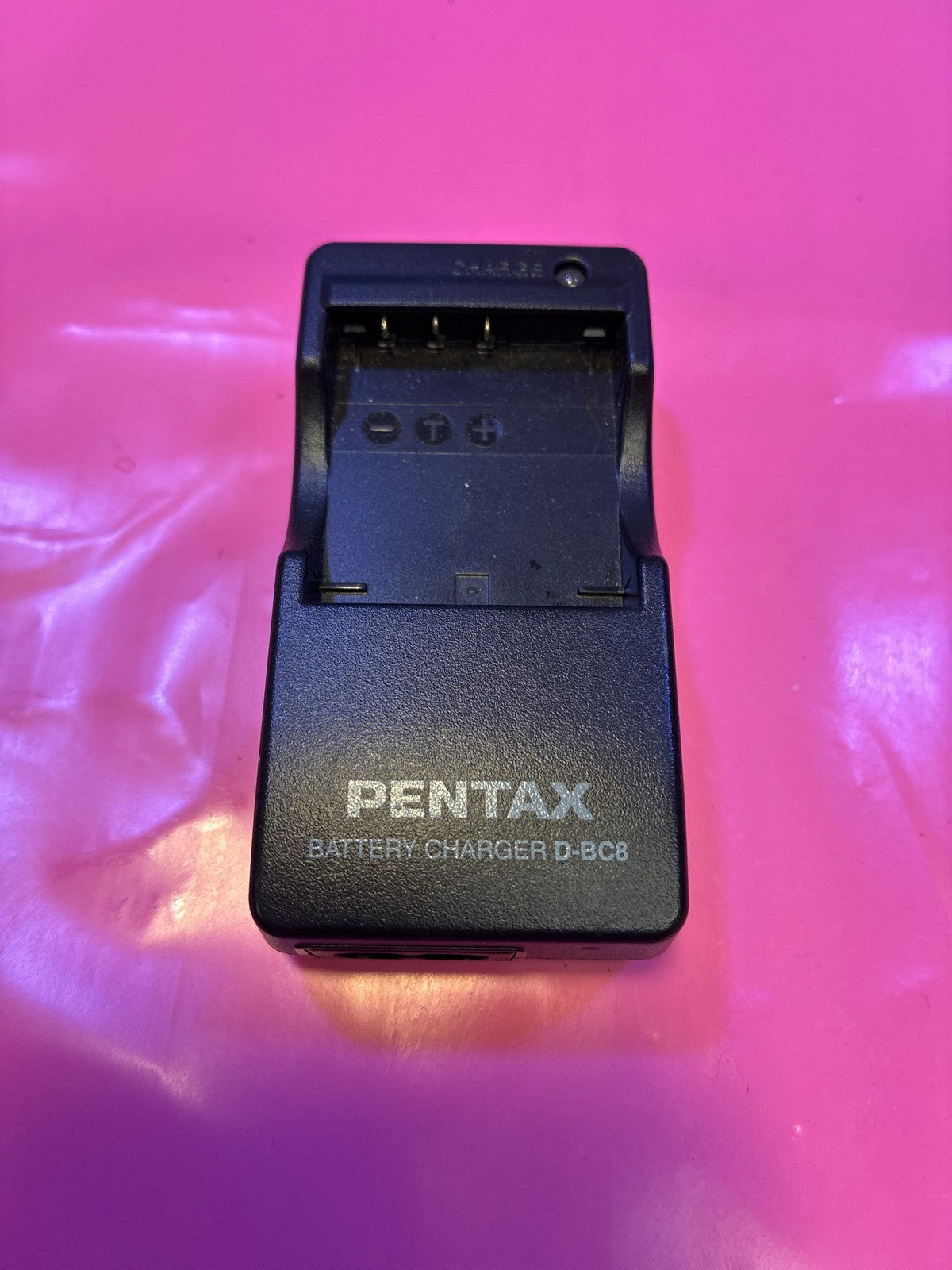 🔥 Pentax D-BC8 Battery Charger for Pentax Camera Batteries - Black