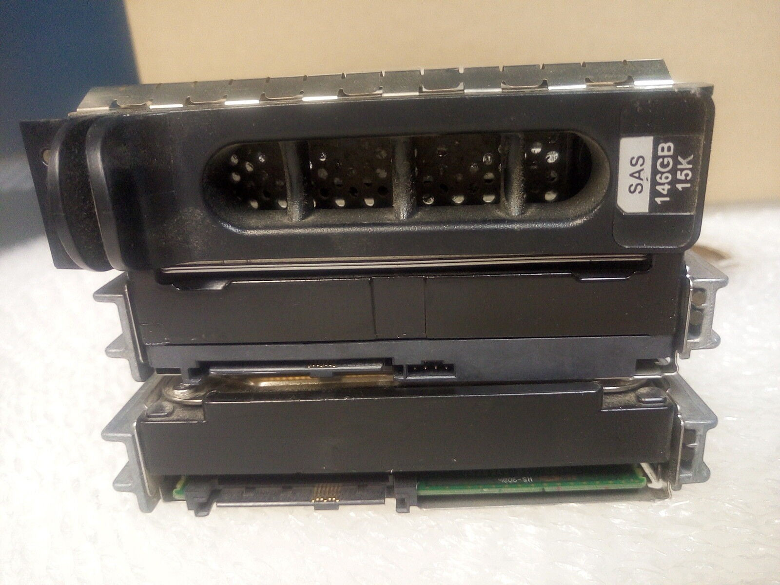 * 3 x MIXED146G SERVER HDD WX063/MAX3147RC/ST3146855SS  W/CADDY F9541