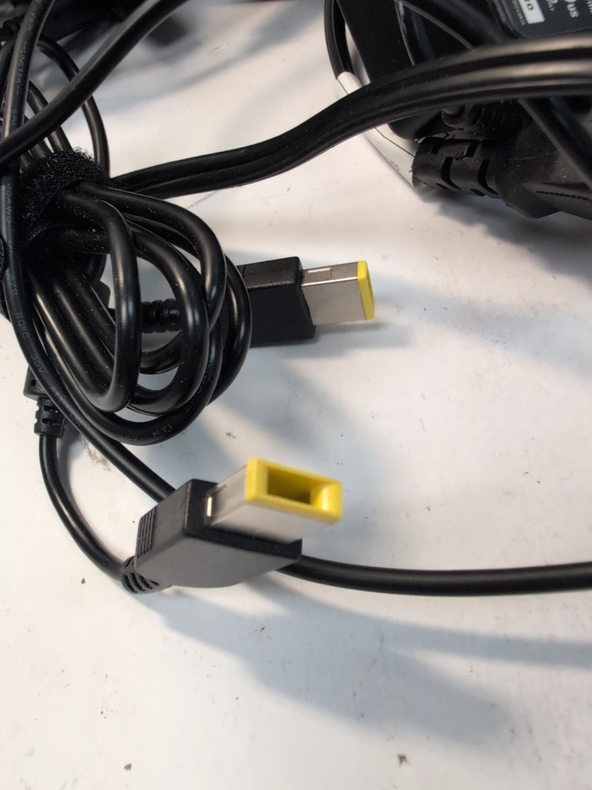 Lot of 10 Genuine Lenovo 45W 20V Square Yellow Tip Charger 00HM616 W/Cord -