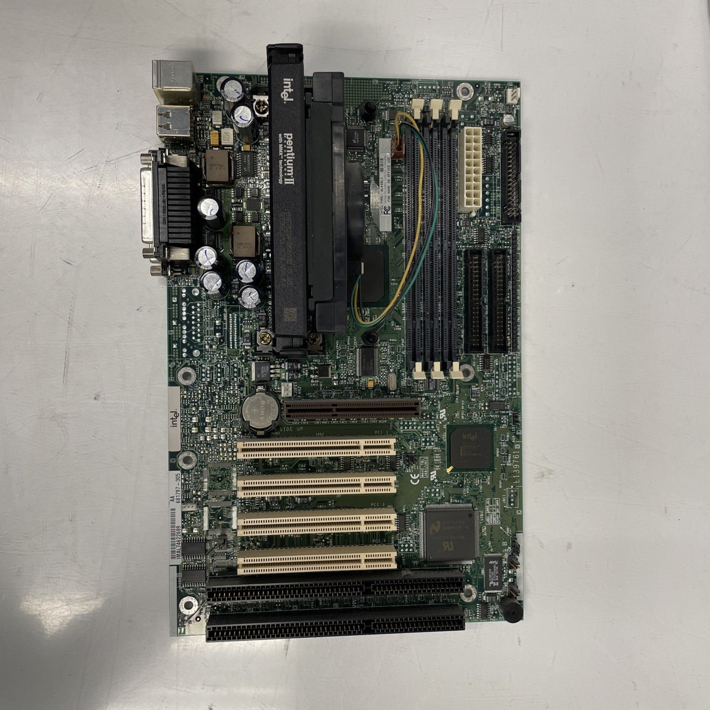 Intel AL440LX   1 ATX Motherboard with Pentium II  SL28L +
