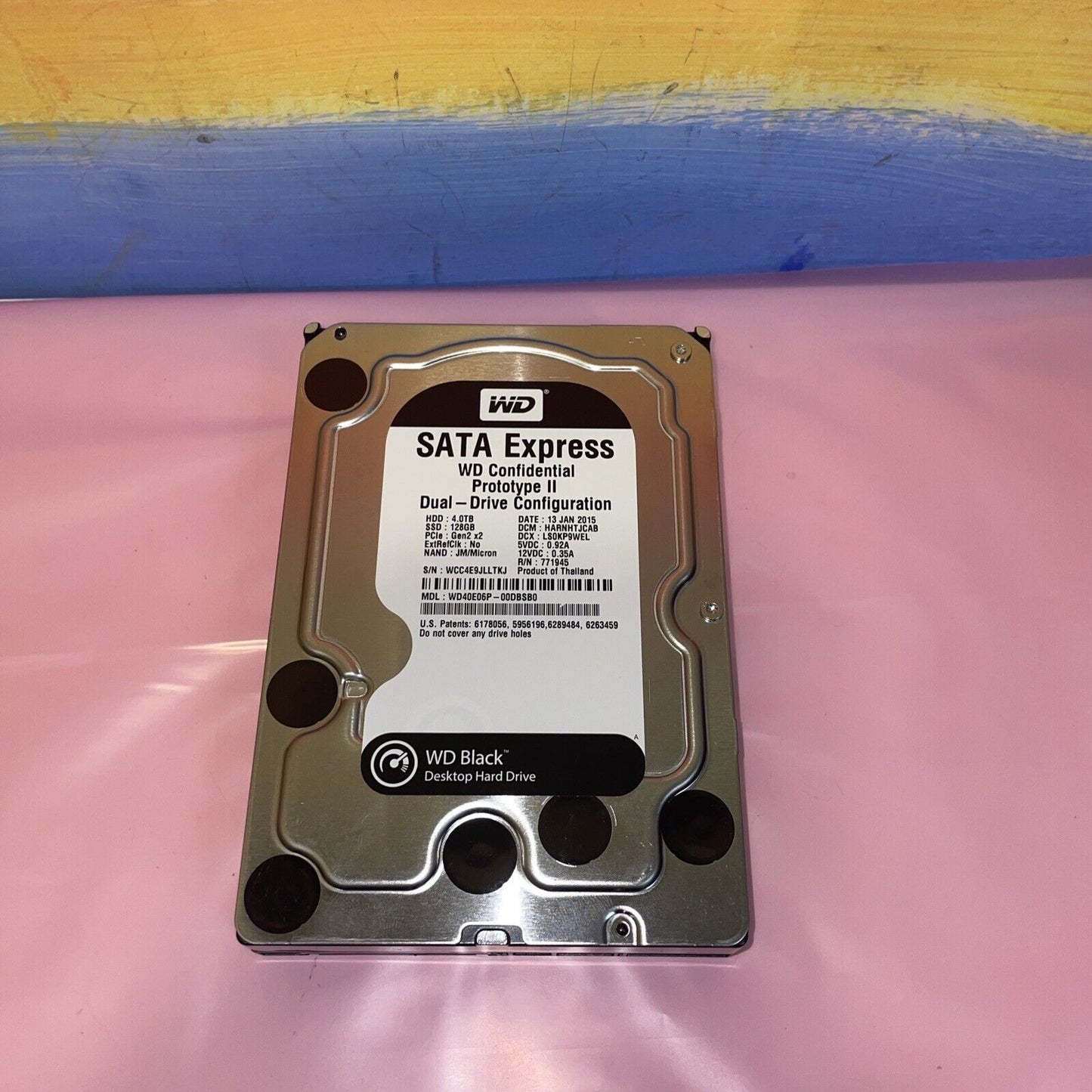 WD SATA ExpressConfidentialPrototype Il (128GB SSD+ 4GB HD)  WD40E06P