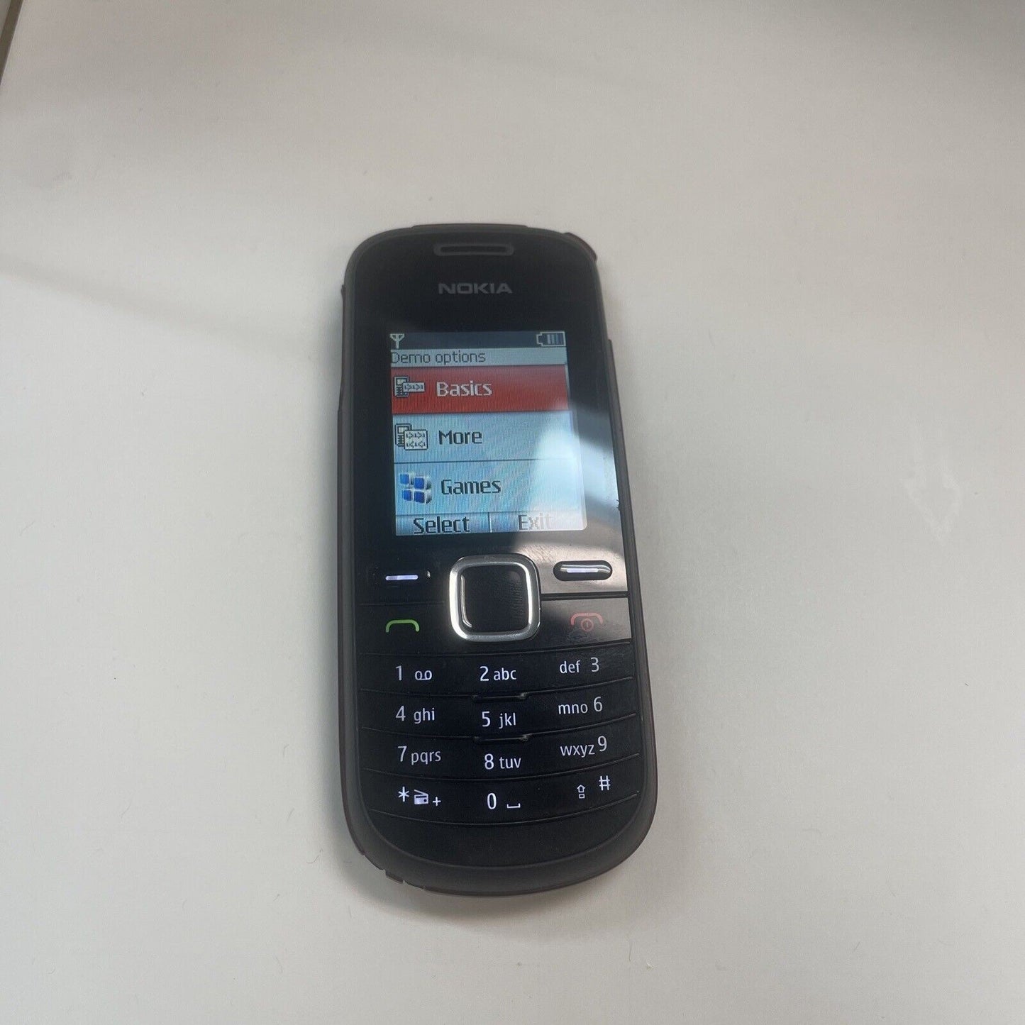 (Nice)   CANDY BAR PHONE NOKIA 1661-2b  cell phone (carrier: Rogers, Fido)