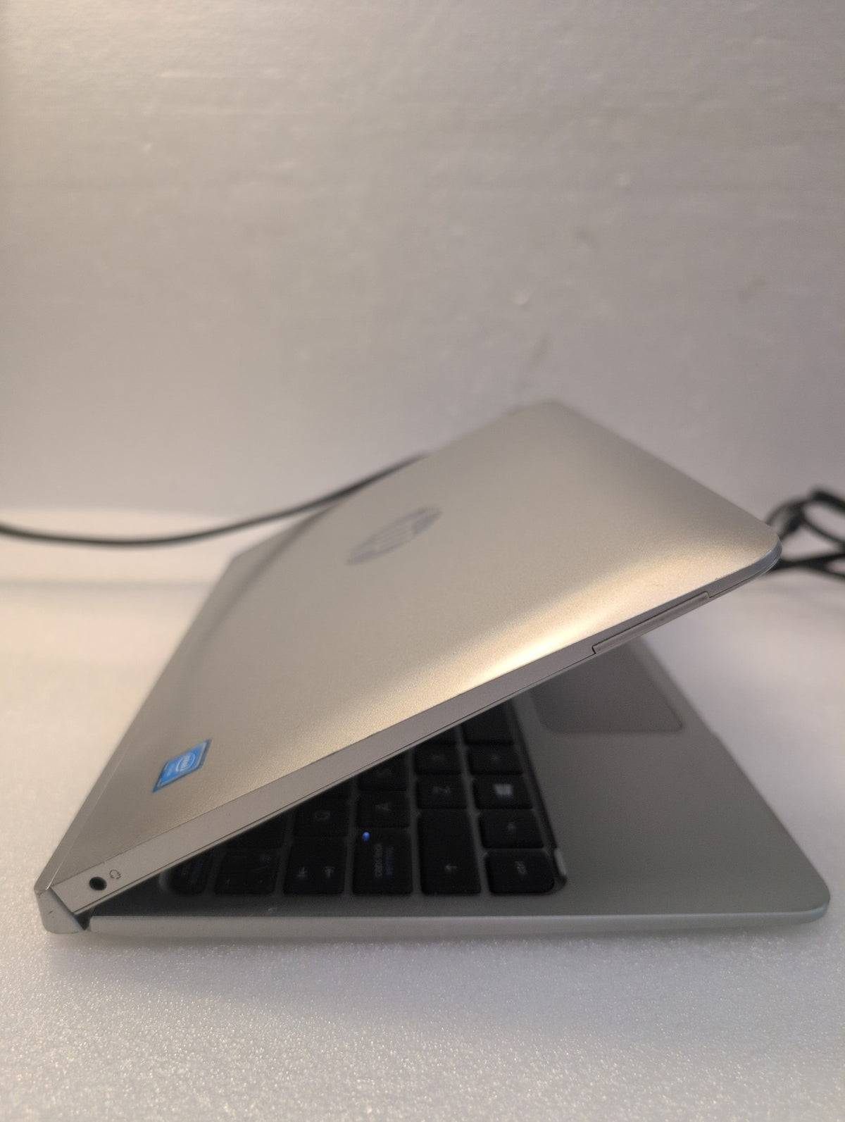 🎸 HP x2 Detachable 10-p0XX 10" Laptop Atom x5 CPU 2GB RAM 32GB SSD (AS IS,Read)