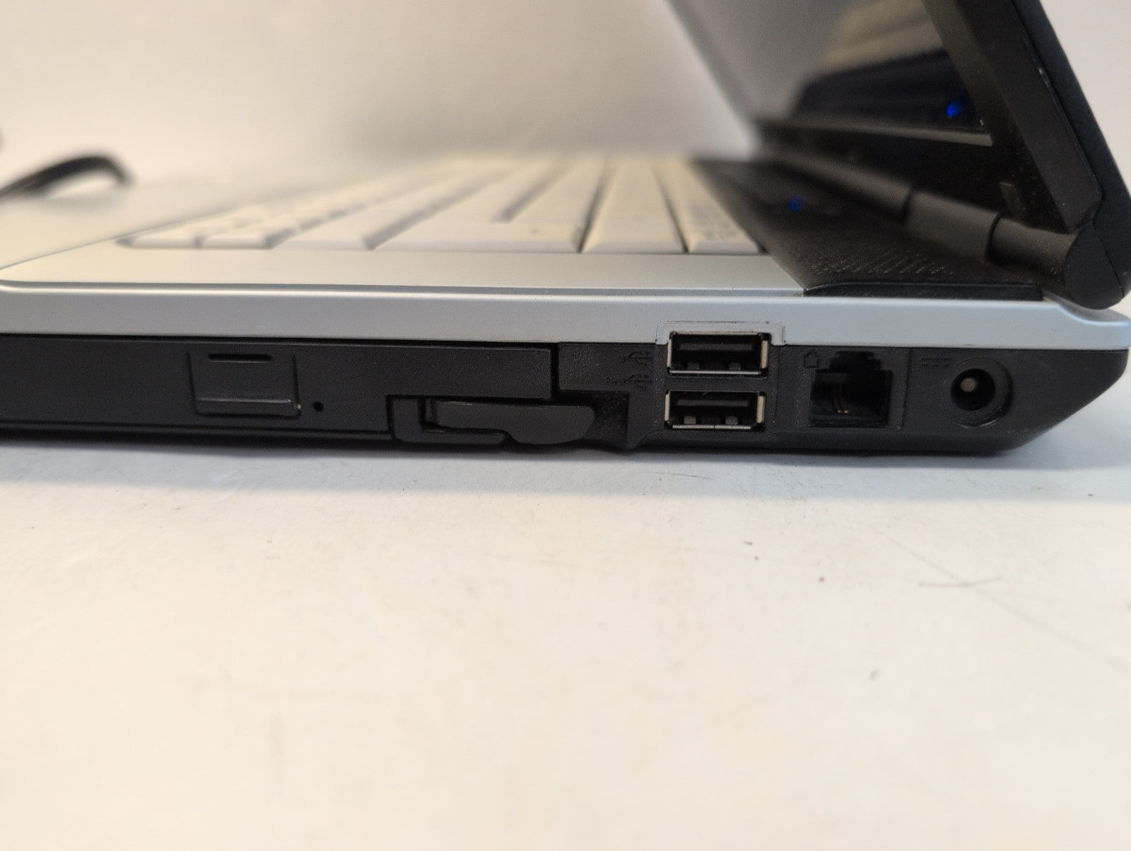 🔥 Fujitsu Lifebook E571 15.6" LAPTOP  i5-2520M /4GB /250GB HDD /Win XP (READ) -