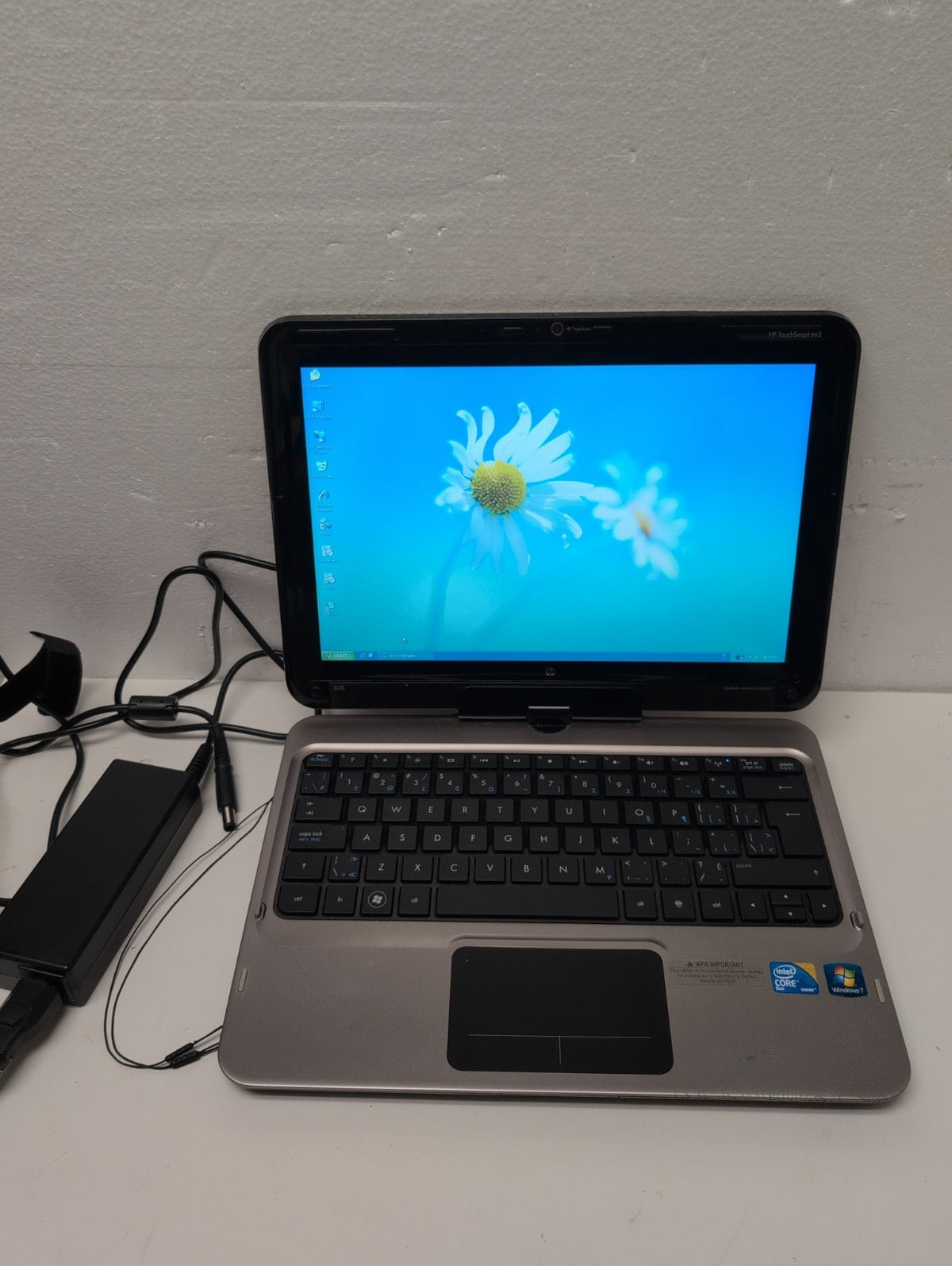 NICE HP TOUCHSMART TM2  12.1" TOUCH Laptop U7300 CPU/3GB RAM/500GB HDD/ WIN XP -