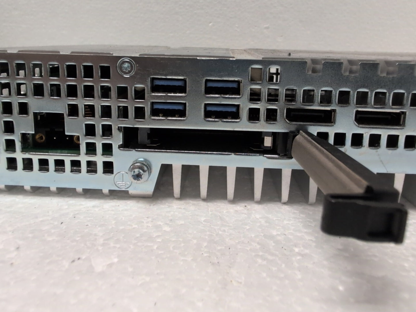 SIEMENS SIMATIC IPC427E MICROBOX 6AG4141-7DE38 XEON E3-1505L v5/16GB/480GB SSD -