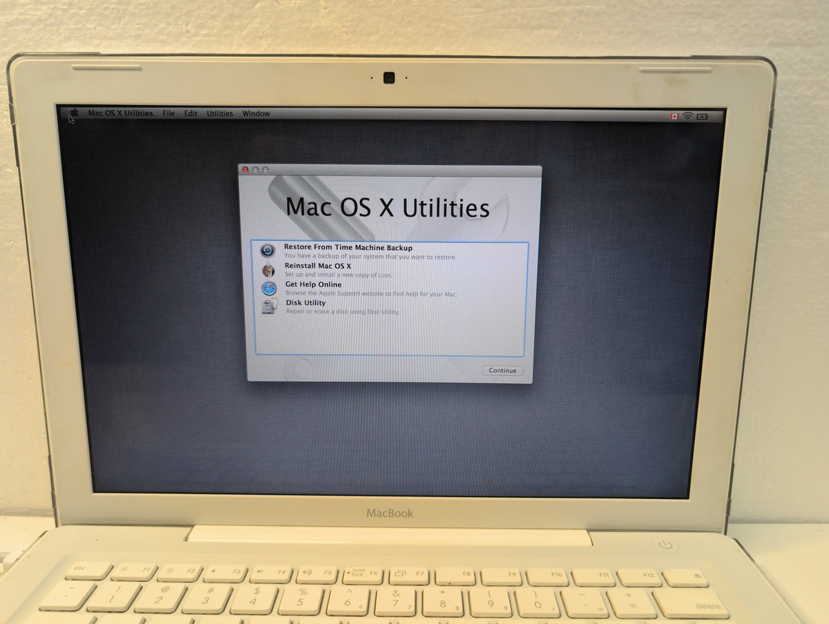 🎸 Apple MacBook 13" 2007 A1181 2.16GHz C2D/4GB/120GB HDD/NO OS  (NO AC)