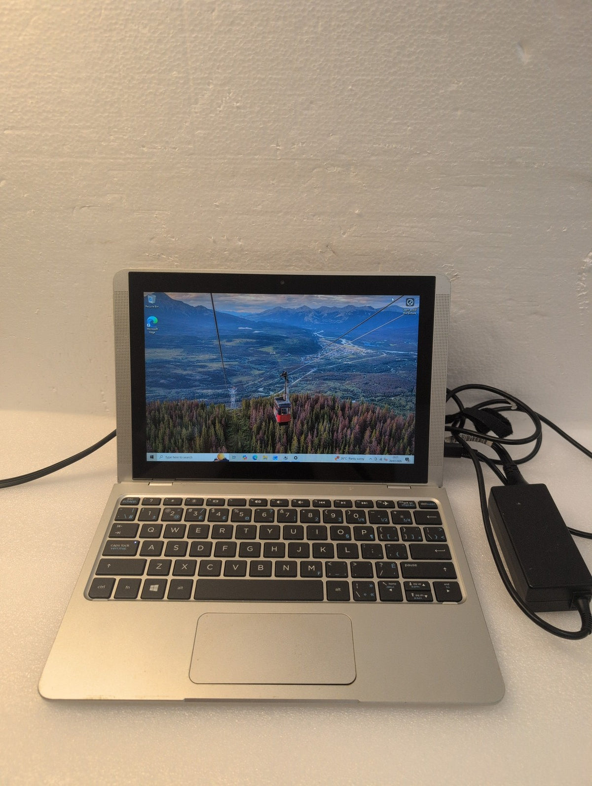 🎸 HP x2 Detachable 10-p0XX 10" Laptop Atom x5 CPU 2GB RAM 32GB SSD (AS IS,Read)