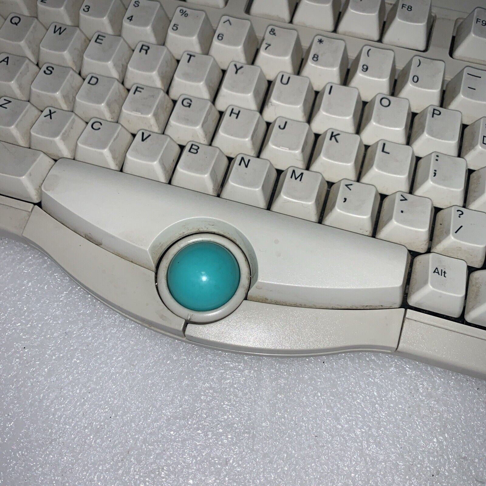 Vintage ~ Nikana  Model FK7200 Keyboard / mouse 5-pin & 9-pin