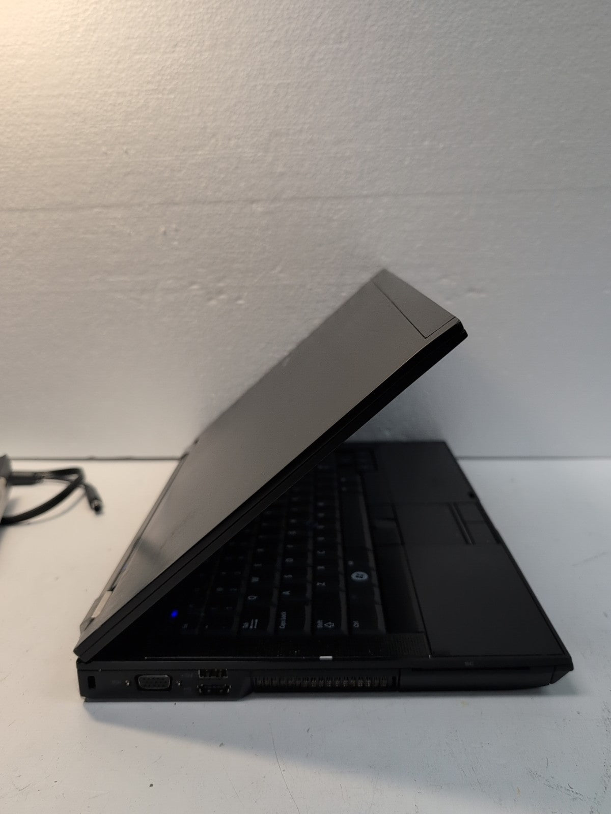  Dell Latitude E6400 14" Laptop C2D P8400/4GB/160GB HDD/WIN XP/Working Battery -
