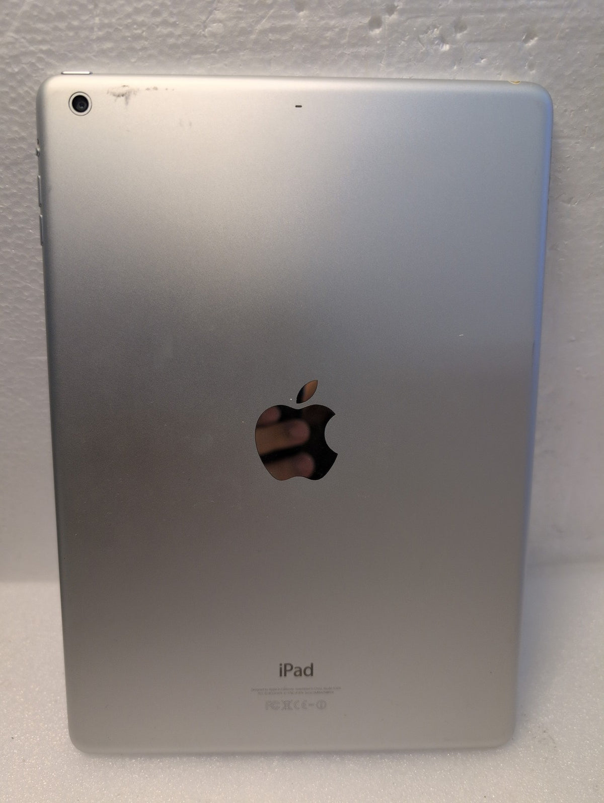 🎸 Apple iPad Air 1st Gen A1474 16GB Wi-Fi 9.7in Silver/White Tablet Used