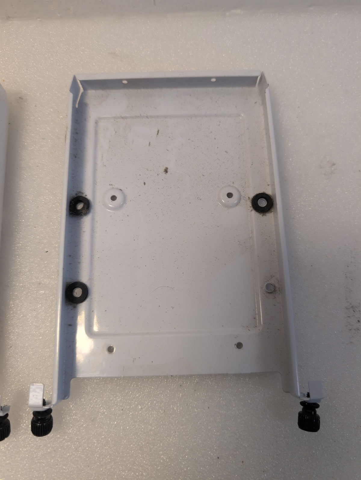 🎸 White Metal Drive Bay Mounting Bracket Pair Adjustable Feet Rubber For NZXT