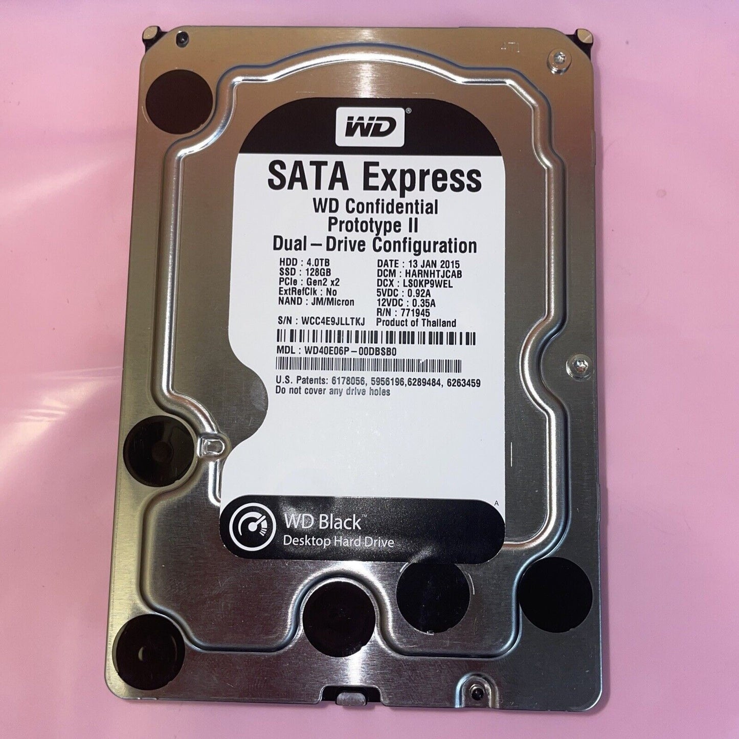 WD SATA ExpressConfidentialPrototype Il (128GB SSD+ 4GB HD)  WD40E06P