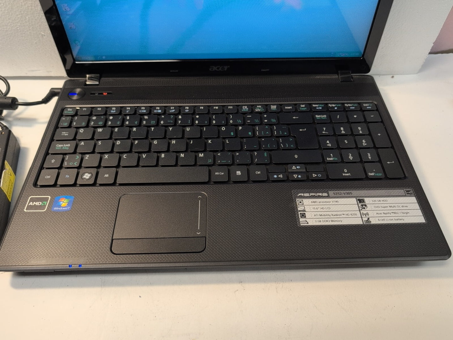 (GRADE A) Acer Aspire 5252-V305 15.6" Laptop AMD V140 CPU/4GB/320GB HDD/ WinXP -