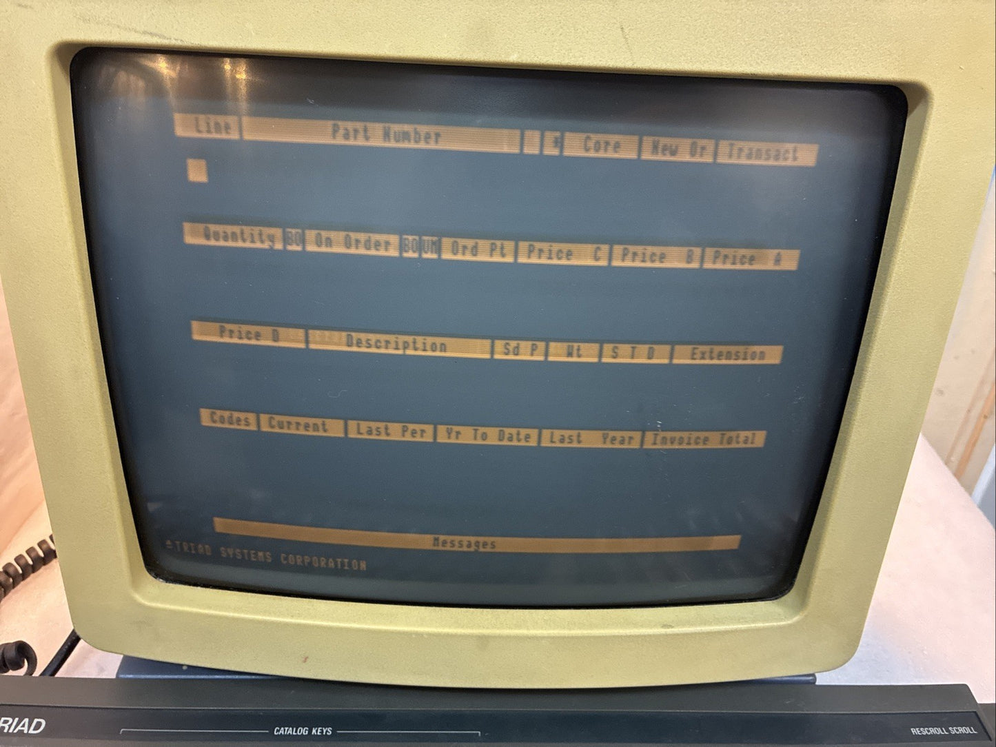 🔥 Vintage TRIAD Model 210 CRT Serial Terminal RS232 Screen Computer + Keyboard