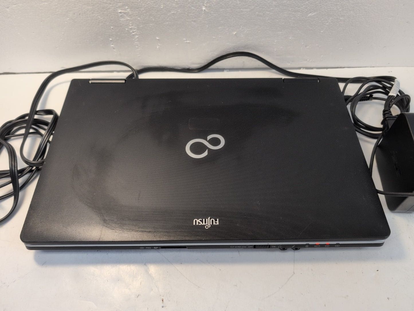 🔥 Fujitsu Lifebook E571 15.6" LAPTOP  i5-2520M /4GB /250GB HDD /Win XP (READ) -