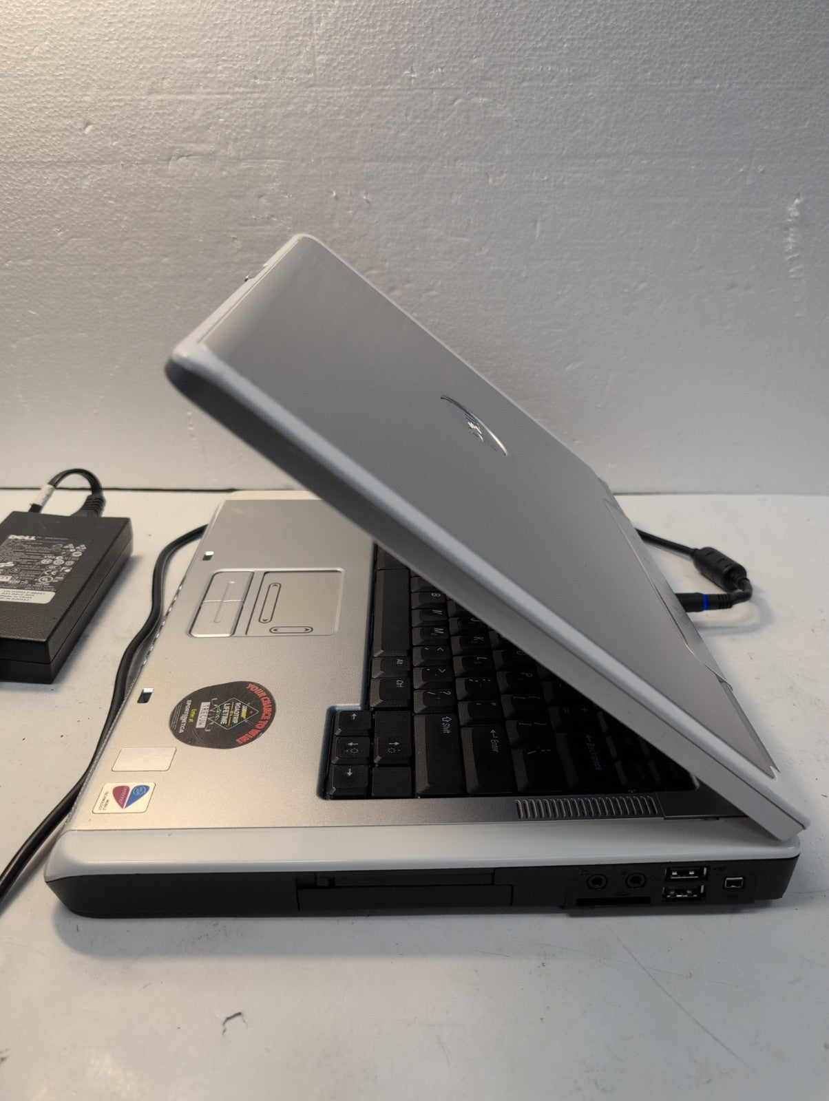 🔥 Dell Inspiron 6000 15.4" Laptop Pentium M 1.86GHz/2GB/60GB HDD/Win XP (READ)-