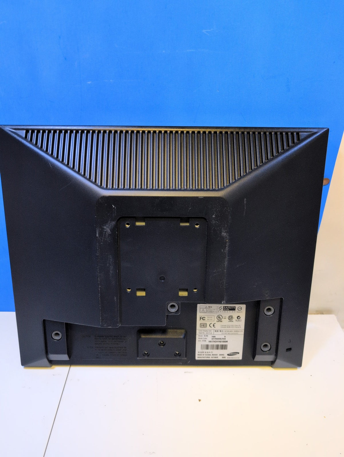 🎸 Samsung SyncMaster 740N 17 in LCD Monitor VGA Display Black No Stand