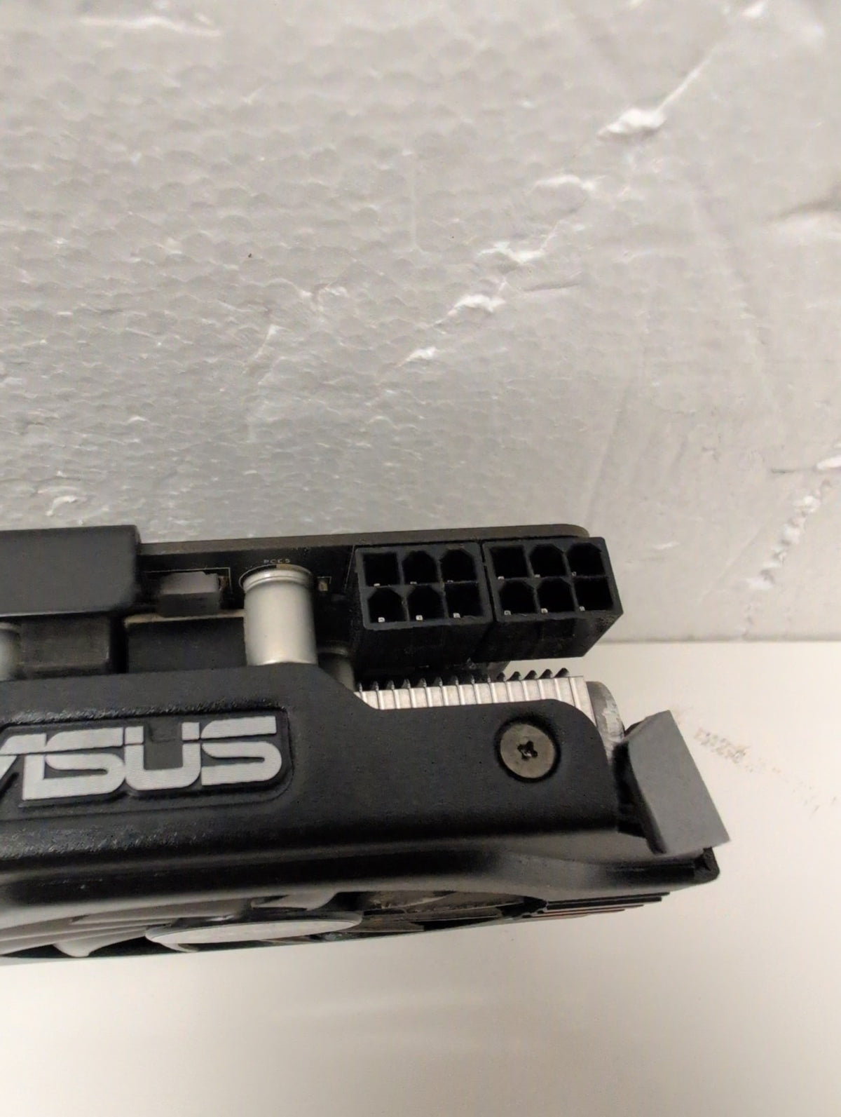 🎸 ASUS GeForce GTX 560 ENGTX560 DCII TOP/2DI/1GD5 1GB GDDR5 Graphics Card