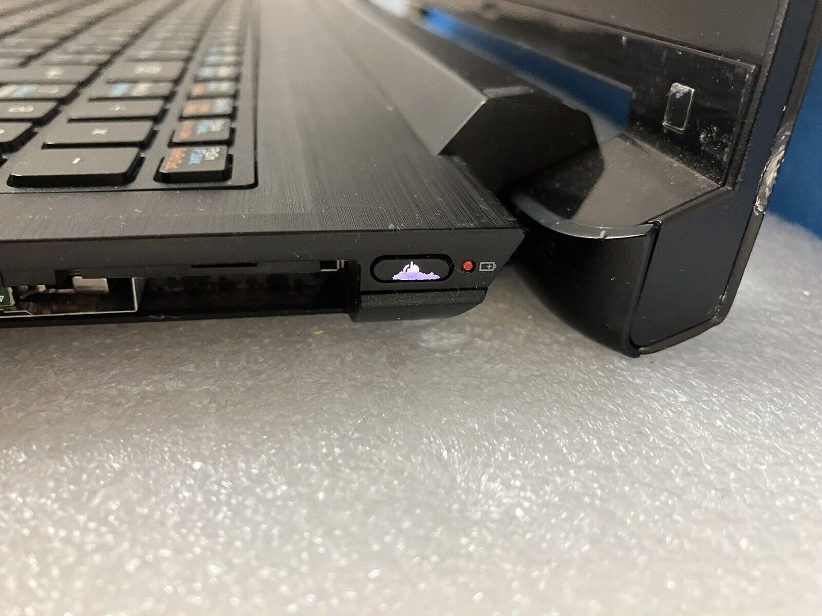 ~ (For Parts, As is) Lenovo 15.6" Laptop AMD A8 CPU 2GB RAM No Disk (Read)