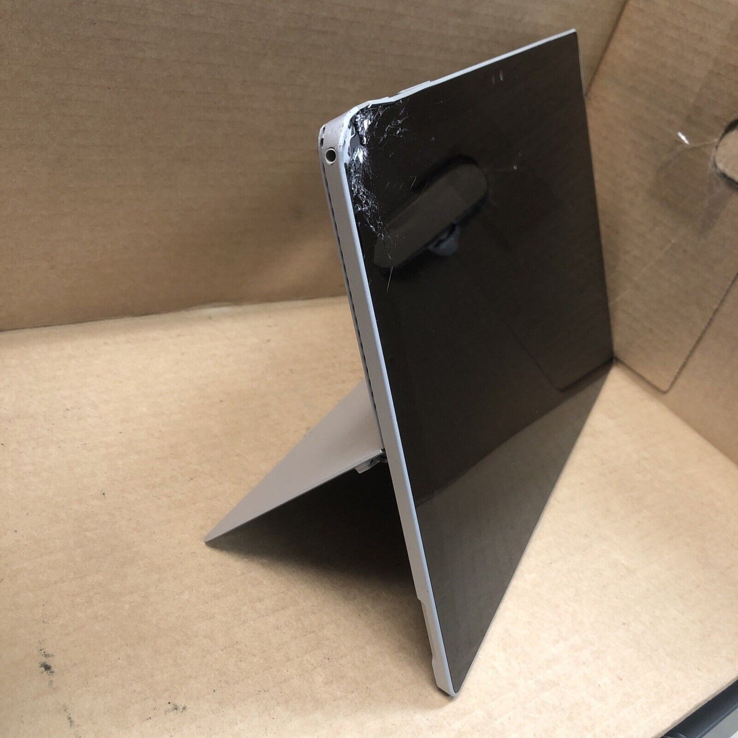 $ Microsoft Surface 12.3" 1724 i5-6300U 2.4GHz 4GB  128GB SSD win10 - cracked