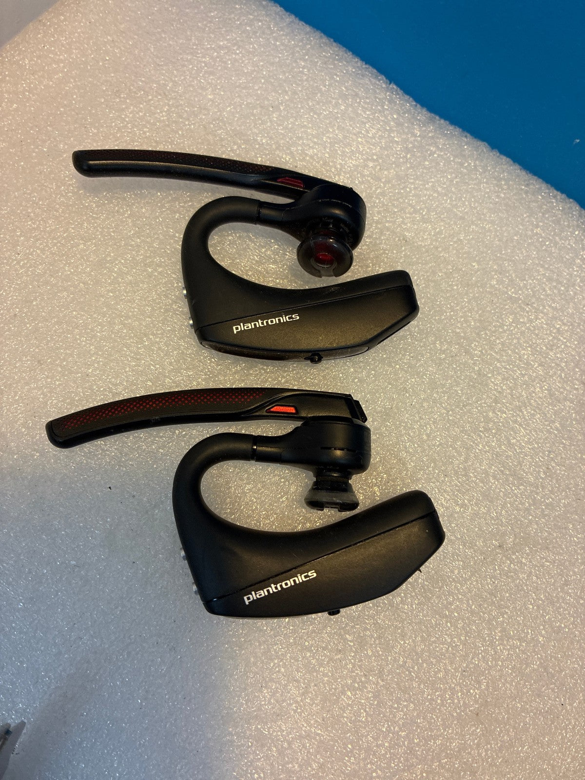 🔥 Plantronics Voyager 5200 Series Bluetooth Headset Lot of 2 Black Red Trim