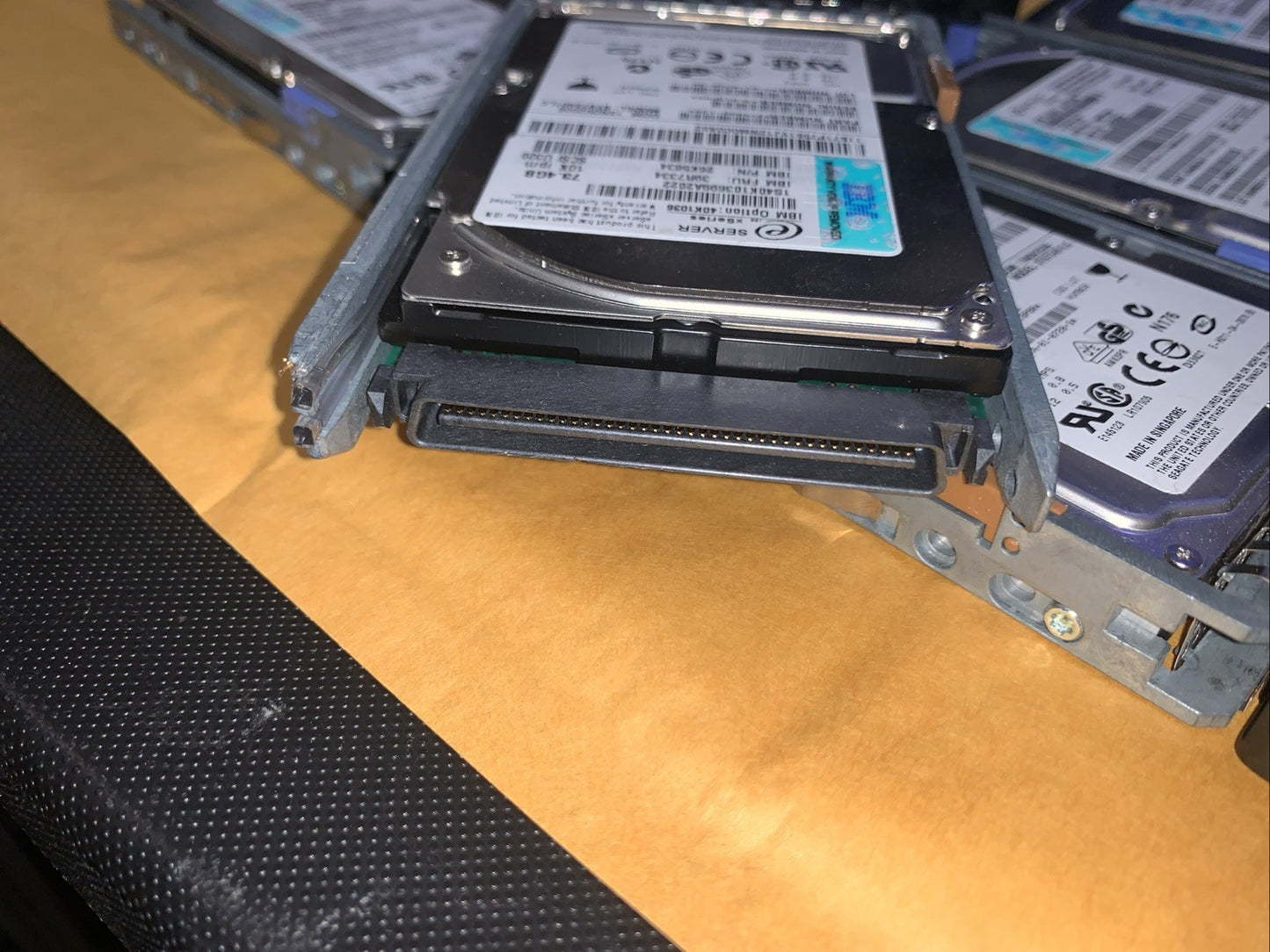 (1x) IBM 73GB U320 SCSI 10K RPM 2.5 INCH HOT-SWAP HARD DRIVE 39R7334 ST973401LC