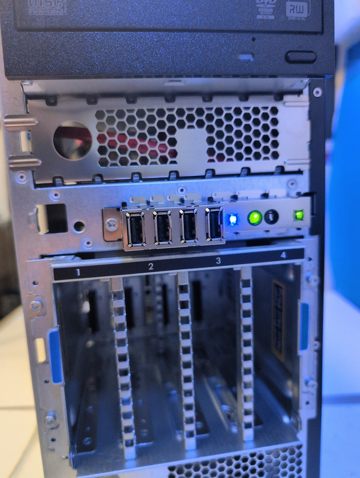 🎸 HP ProLiant ML310e Gen8 v2 Tower Server 783312-S01 Xeon E3-1220v3 16GB NO HDD
