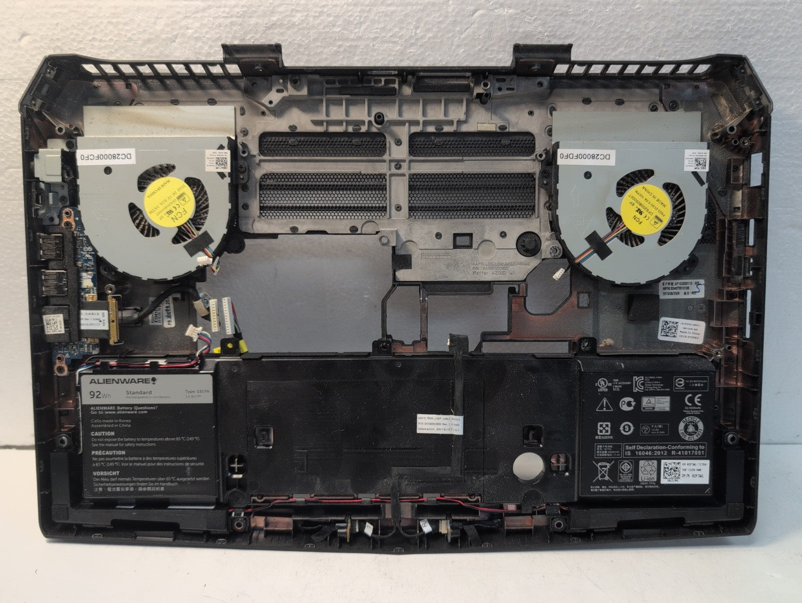 DELL ALIENWARE 15 R2 P42F Laptop Bottom Case Cover 0Y5FKV with Working Battery-