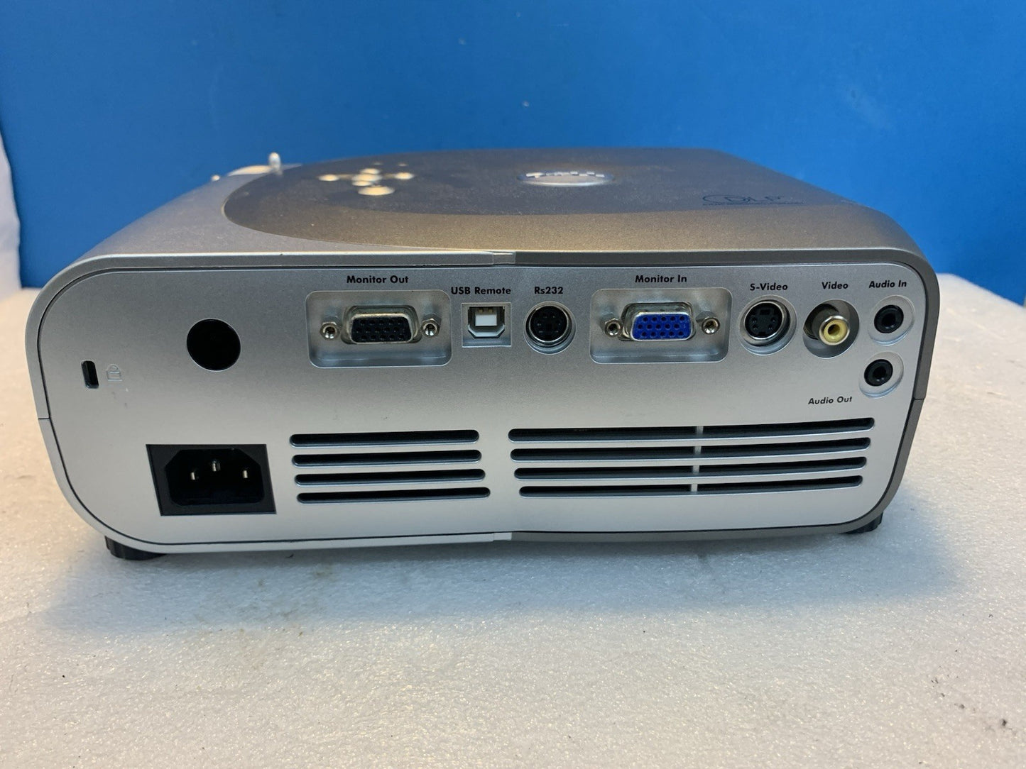 🔥 Dell DLP 1200MP Projector SVGA Portable Projector 2000 Lumens