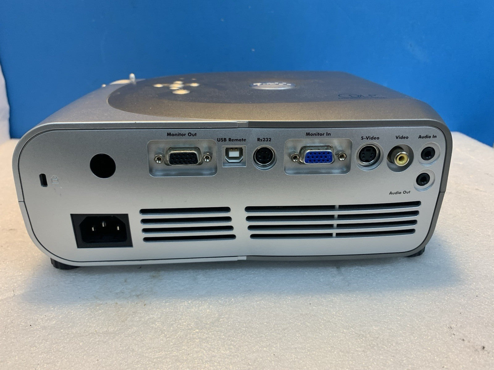 🔥 Dell DLP 1200MP Projector SVGA Portable Projector 2000 Lumens