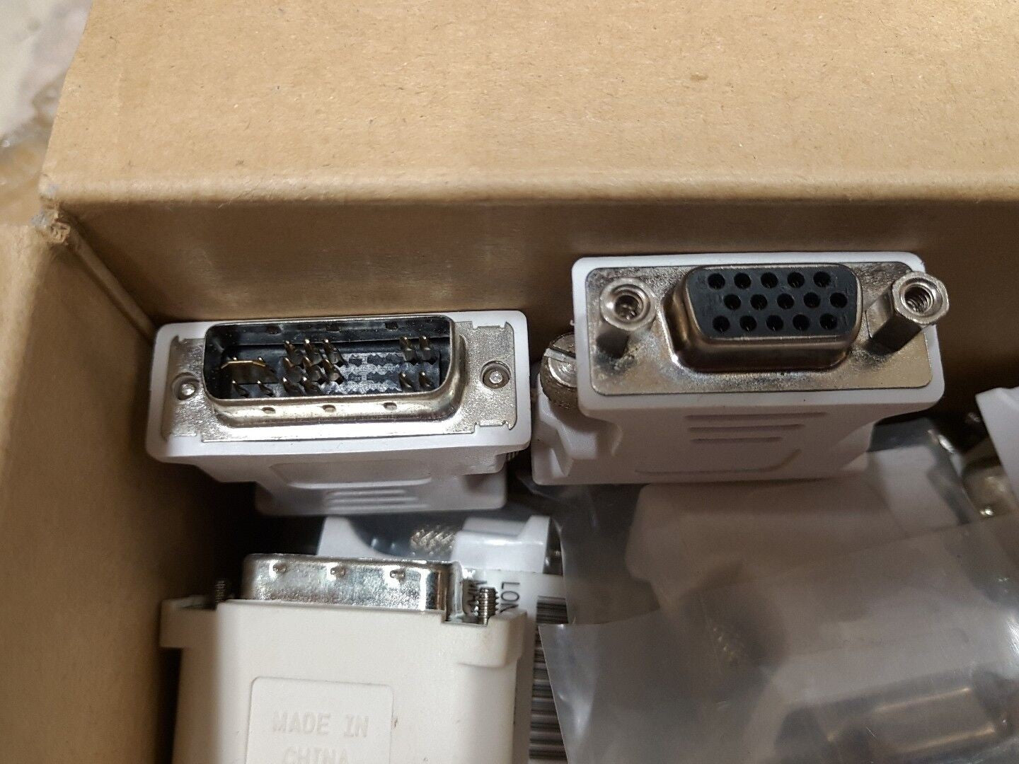 - 30x NEW DVI MALE TO VGA DE-15 FEMALE ADAPTER 40Y7611