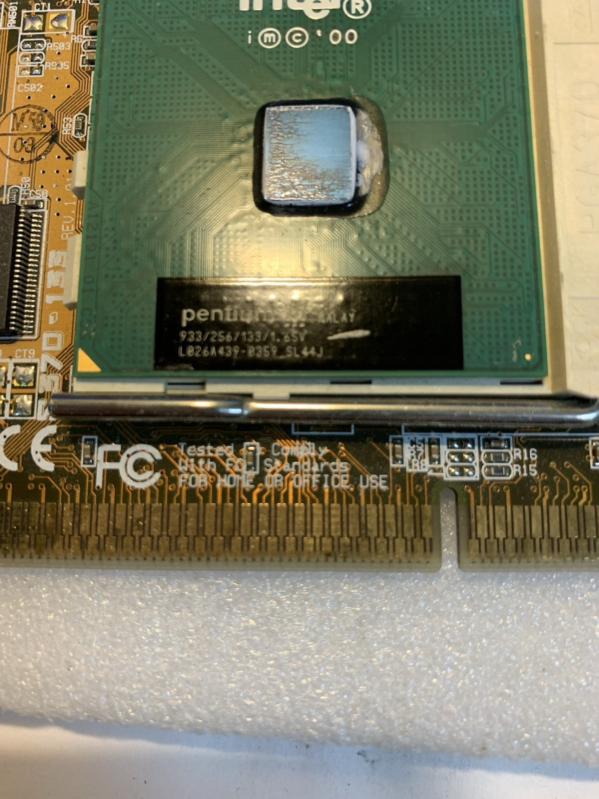 Intel Pentium III 933MHz Slot 1 CPU SECC Coppermine w/ Fan SL4AJ