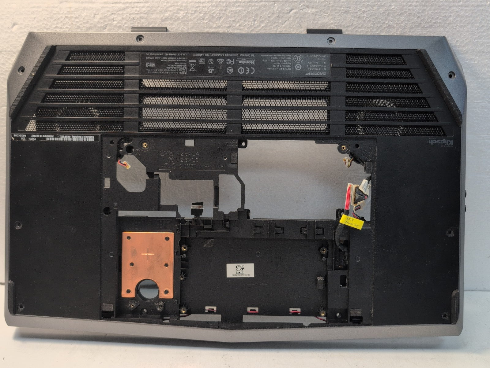 DELL ALIENWARE 15 R2 P42F Laptop Bottom Case Cover 0Y5FKV with Working Battery-