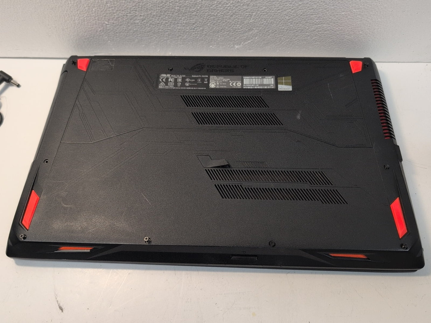 (AS IS) ASUS ROG Strix GL753V 17" LAPTOP  i7-7700HQ/NVIDIA GTX 630 (NO RAM/SSD)-
