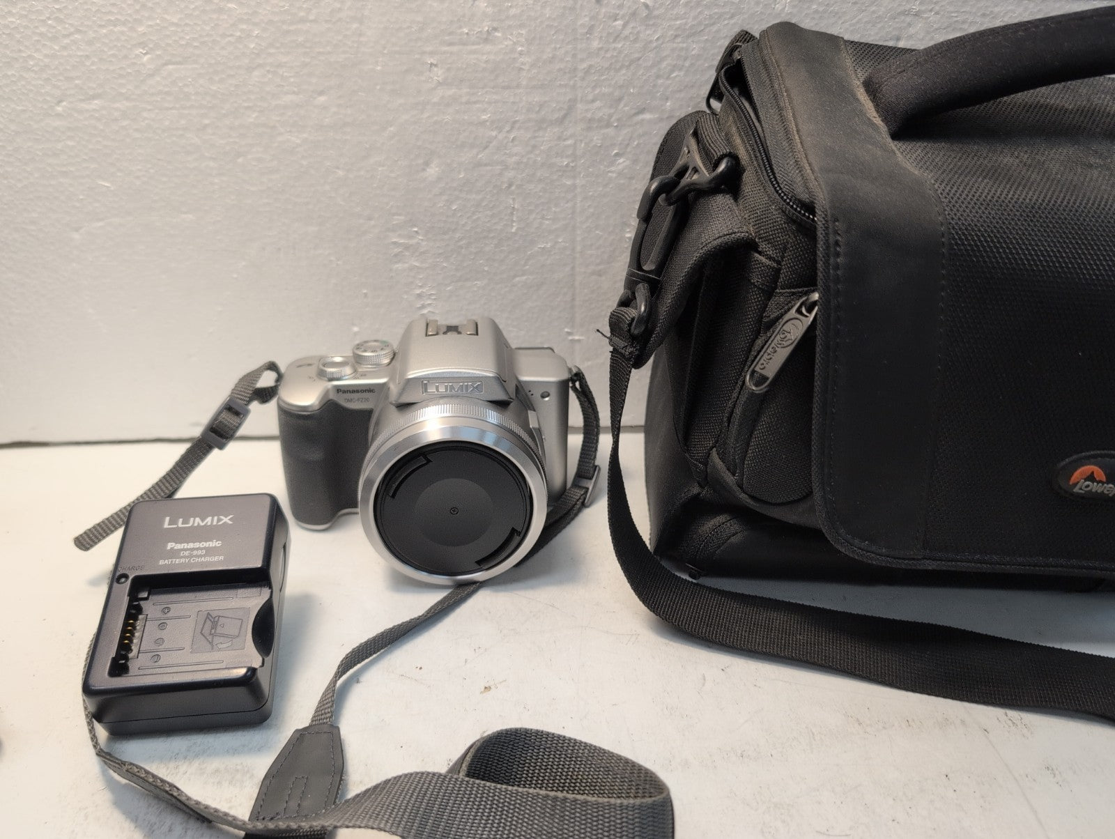 🔥 NICE Panasonic LUMIX DMC-FZ20 Digital Camera w/ Charger/2x Battery/SD Card -