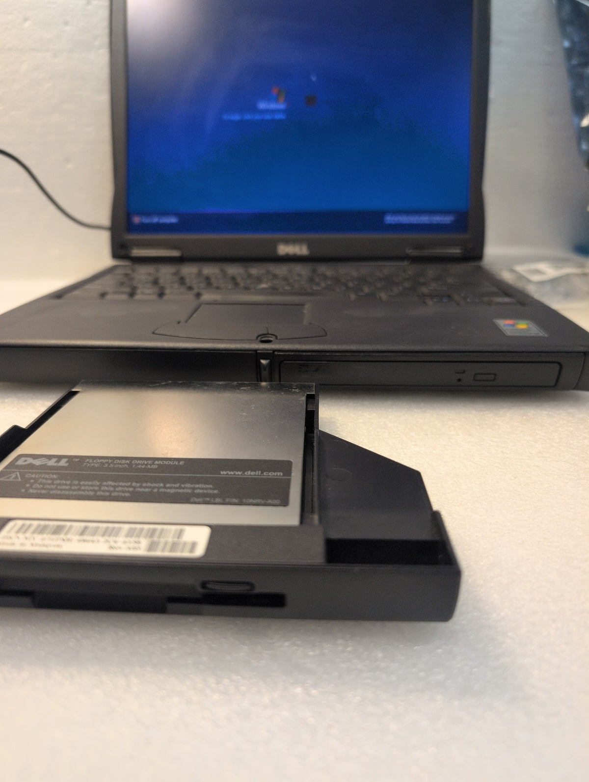 🎸 Dell Latitude C640 Laptop Pentium 4-M 2.2GHz 1GB RAM 40GB HDD (NO OS, READ)